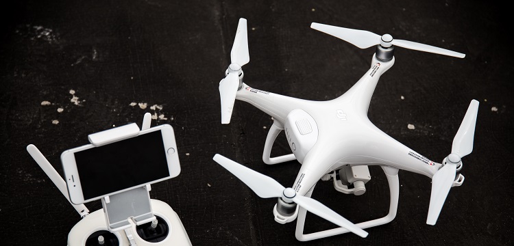 我是做檢測行業的大客戶銷售，在新能源的光伏、儲能和充電樁方面做市場去哪里找客戶呢 ?智能充電樁相比傳統充電樁有哪些優勢 